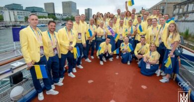 Олімпіаду-2024 урочисто відкрито: Україна пропливла Сеною (+відео)